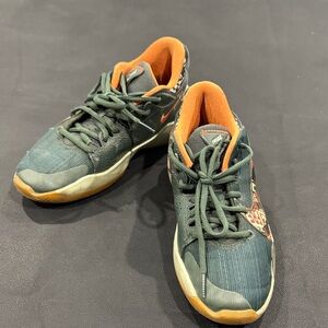 Nike Kids Sneakers in Green and Orange